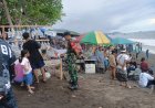 Perayaan Hari Raya Kuningan di Pantai Kampung Kusamba Dikawal Ketat Babinsa