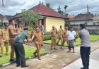 Babinsa Koramil Banjarangkan Kawal Kunjungan Bupati Klungkung di SDN 01 Tohpati