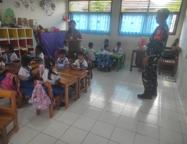 Babinsa Koramil Klungkung Kunjungi TK Negeri Kamasan